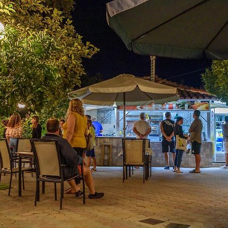 Des Roses Hotel Plataniász Kültér fotó
