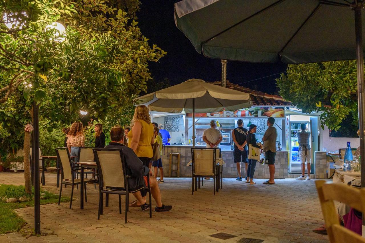 Des Roses Hotel Plataniász Kültér fotó