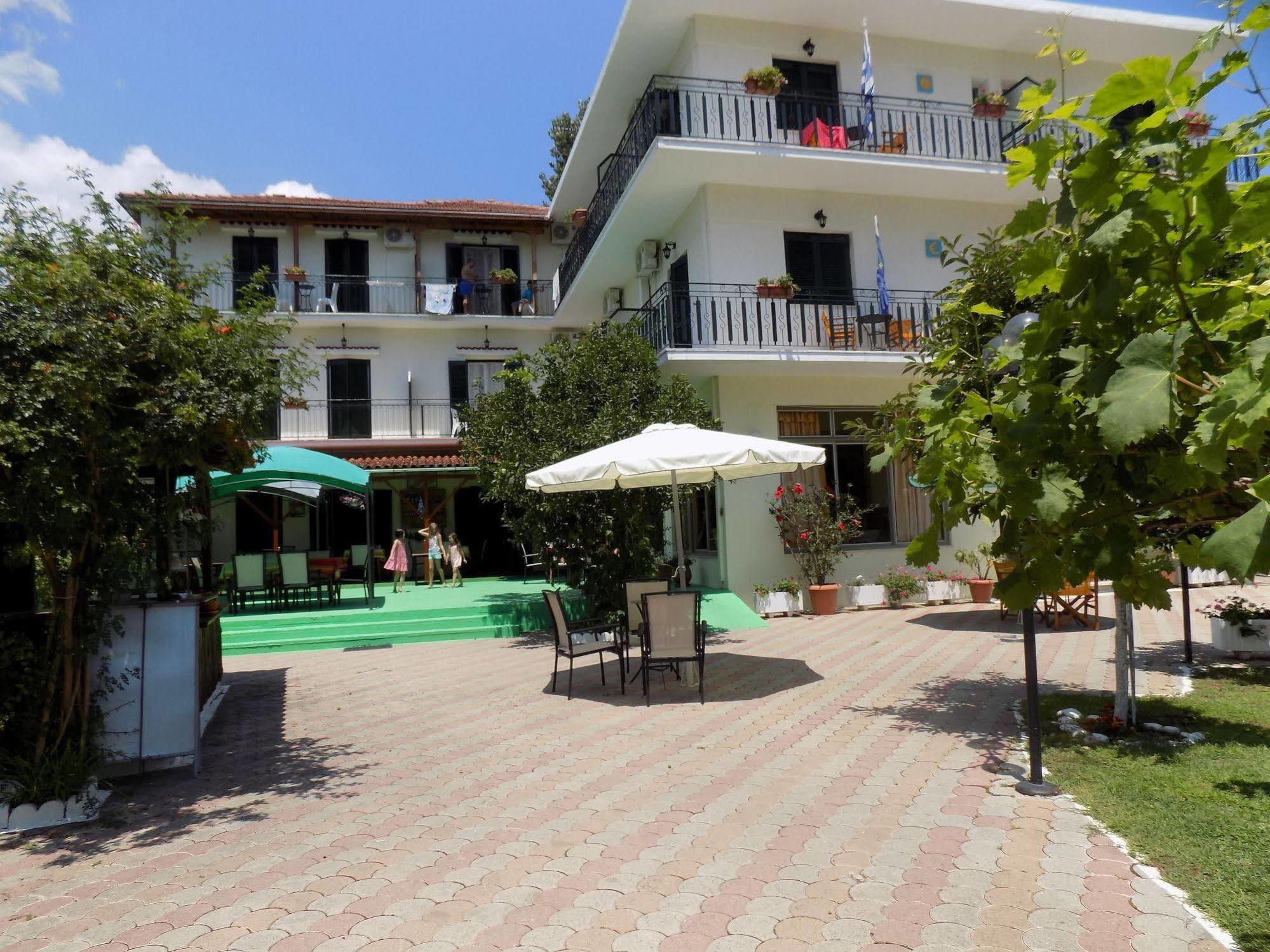 Des Roses Hotel Plataniász Kültér fotó